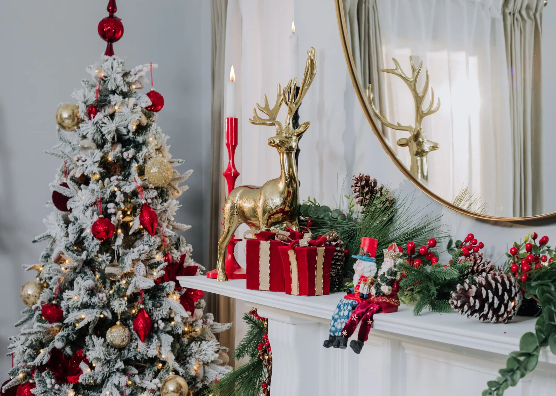 A pine garland with red berries from EZ Living Furnitures Christmas Range. Closeup of berries