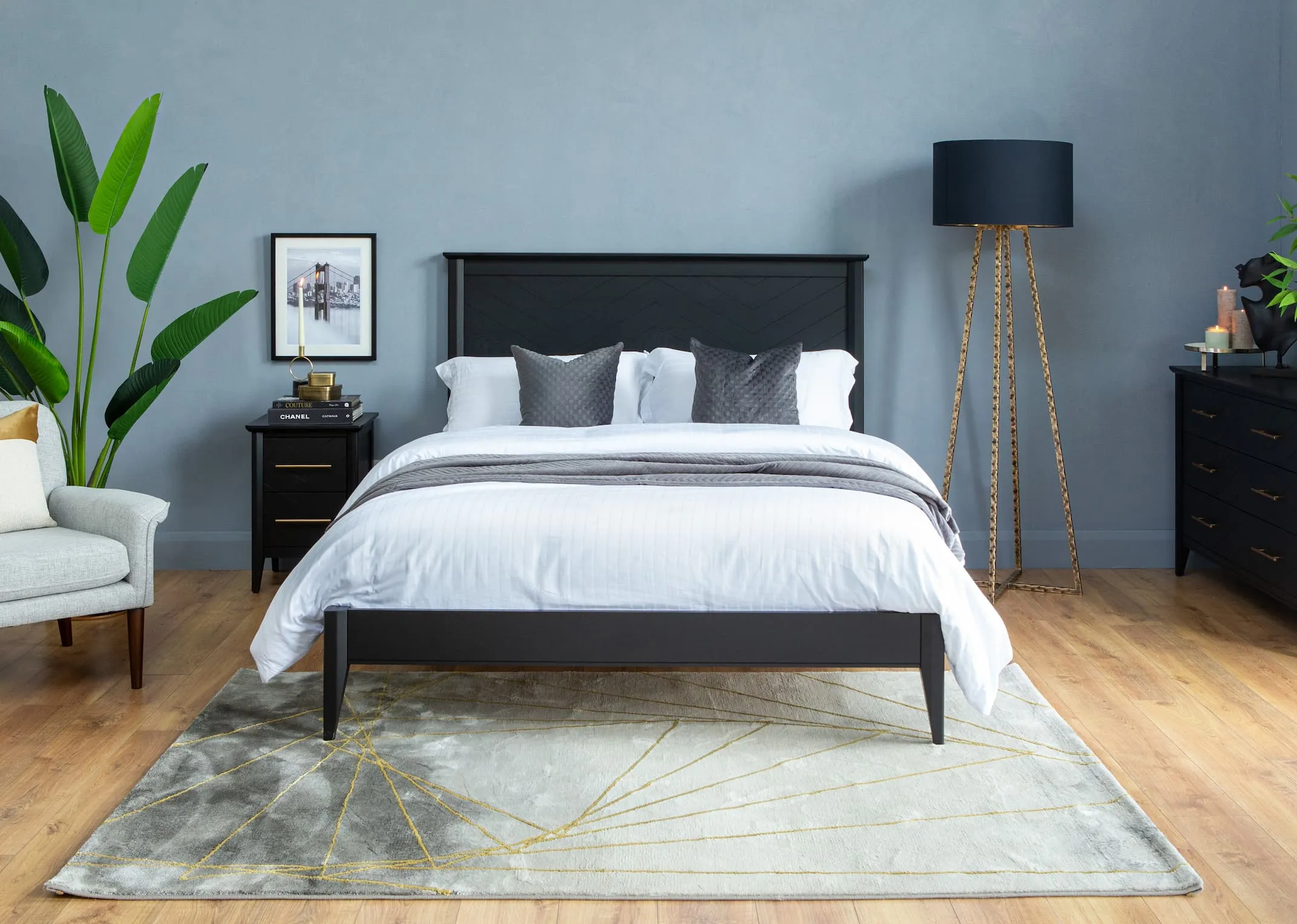 A lifestyle image of the Chevron black bed range with Avery rug & roma.