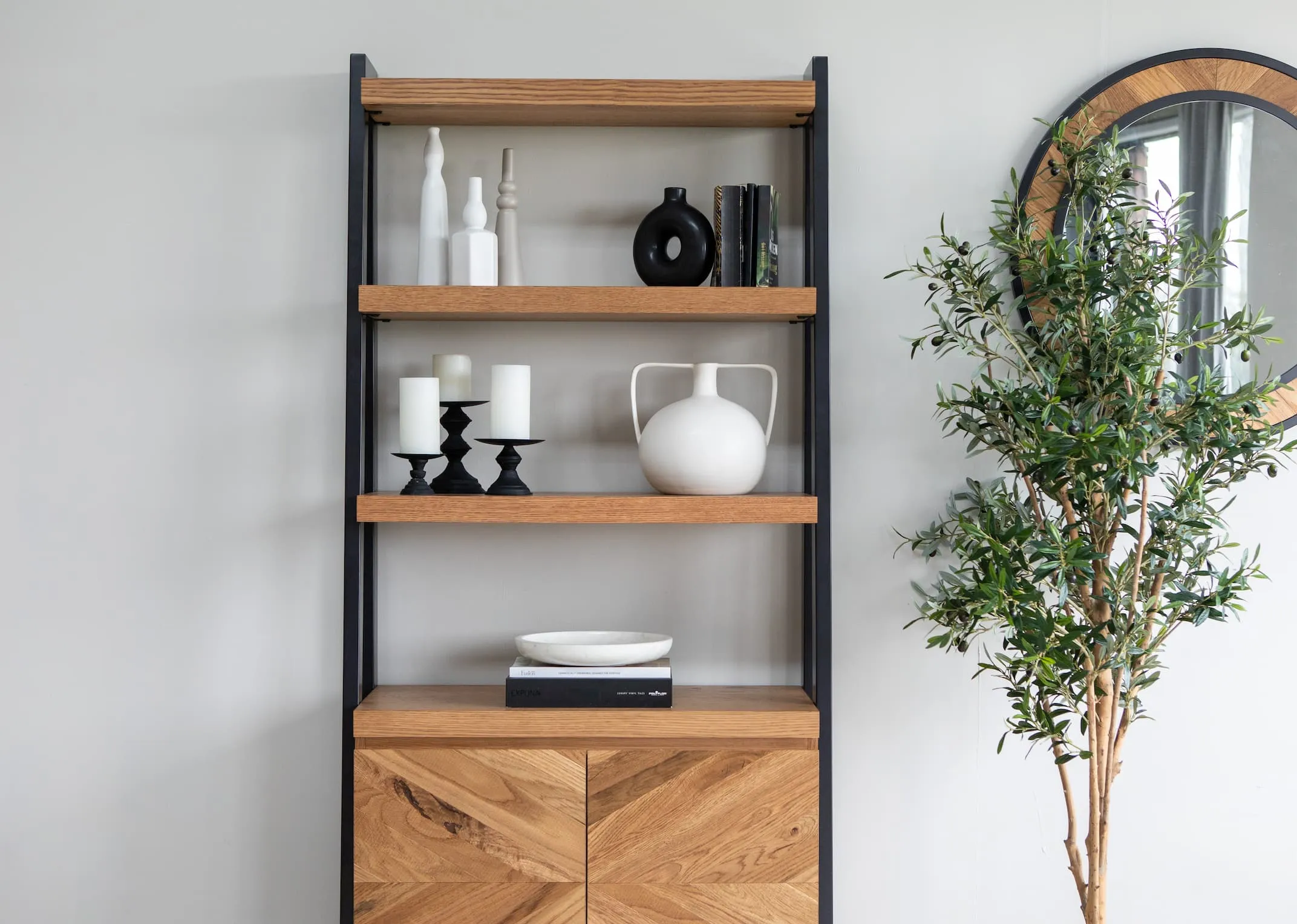 White Ornament - Flavia