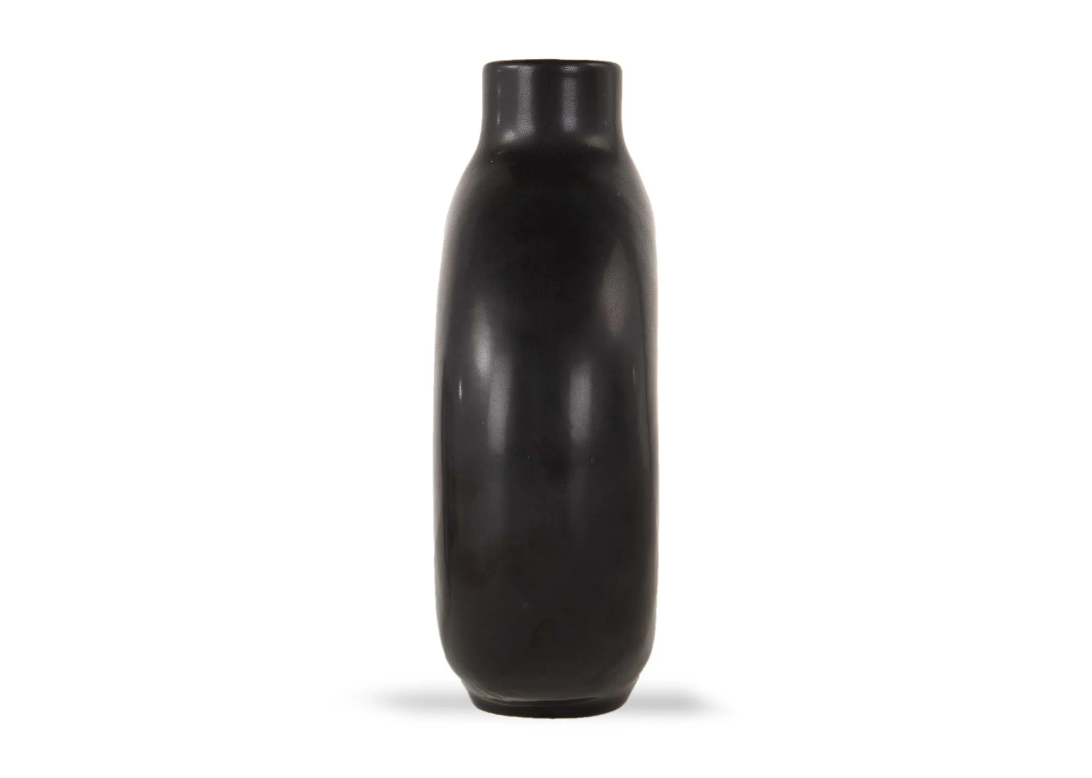 A black round doughnut vase from EZ Living's Vita range. Side view of thick depth