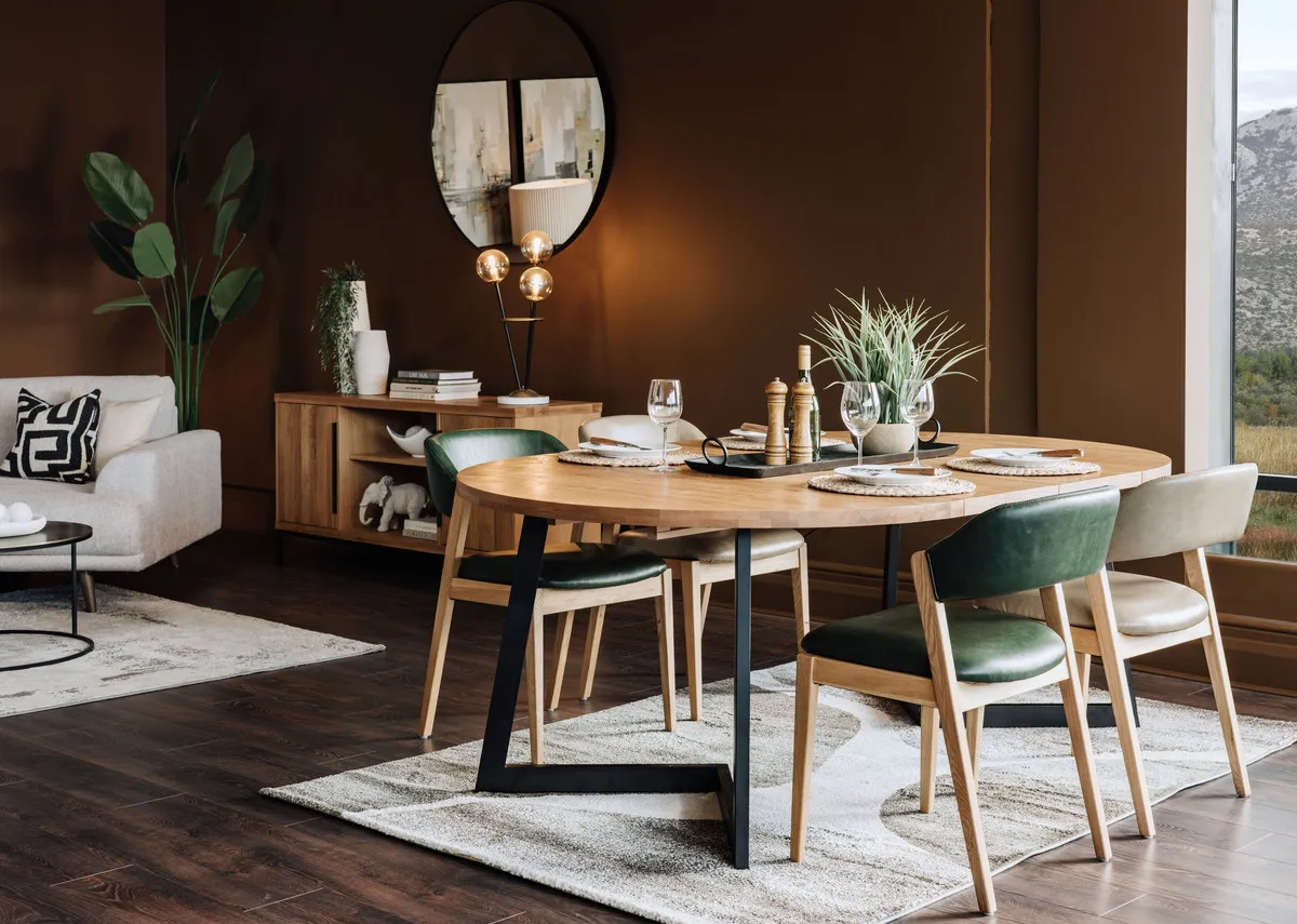 An oak round to oval extendable dining table from EZ Livings Renvyle range. Closeup pf wood textrue