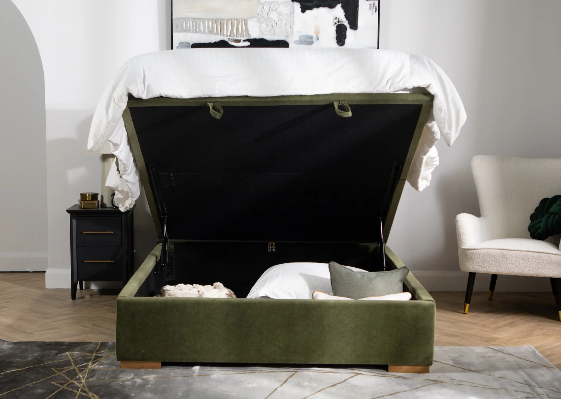  daisy lamps and Avery rug