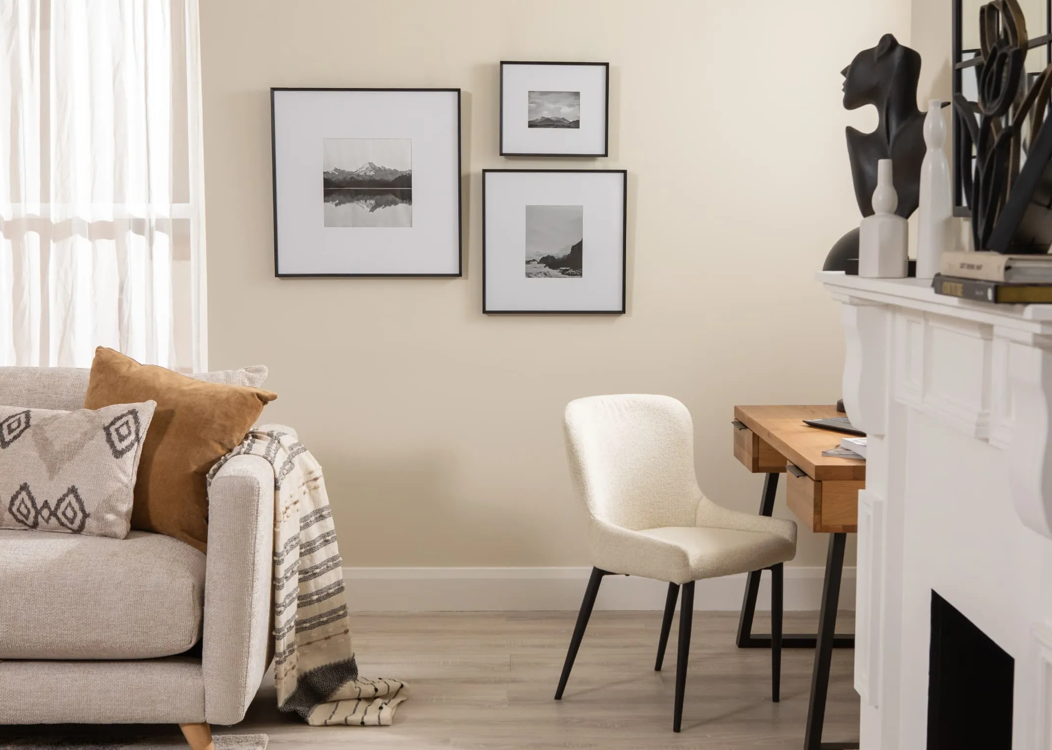 A lifetsyle image of the Arabel frames as a gallery wall.