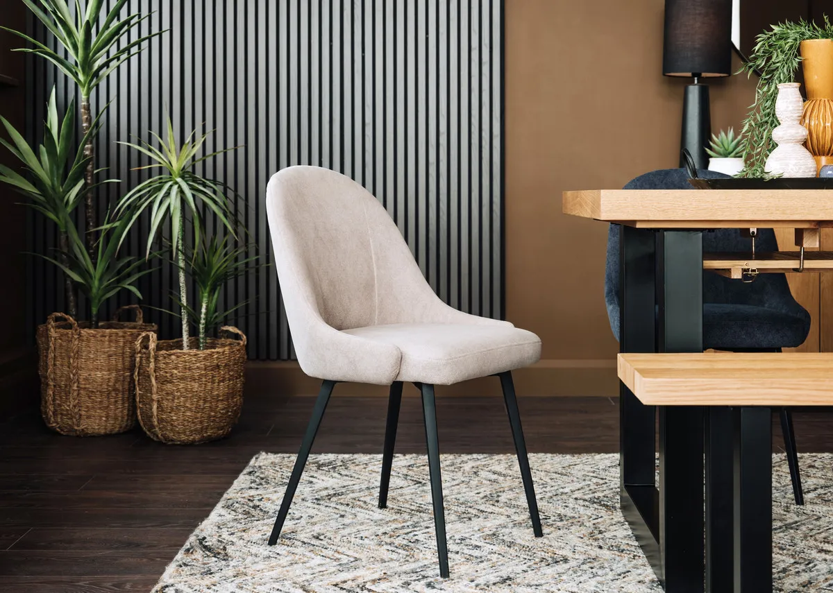 A lifestyle image of the Jacob dining chair with Montana dining table with Savannah rug.