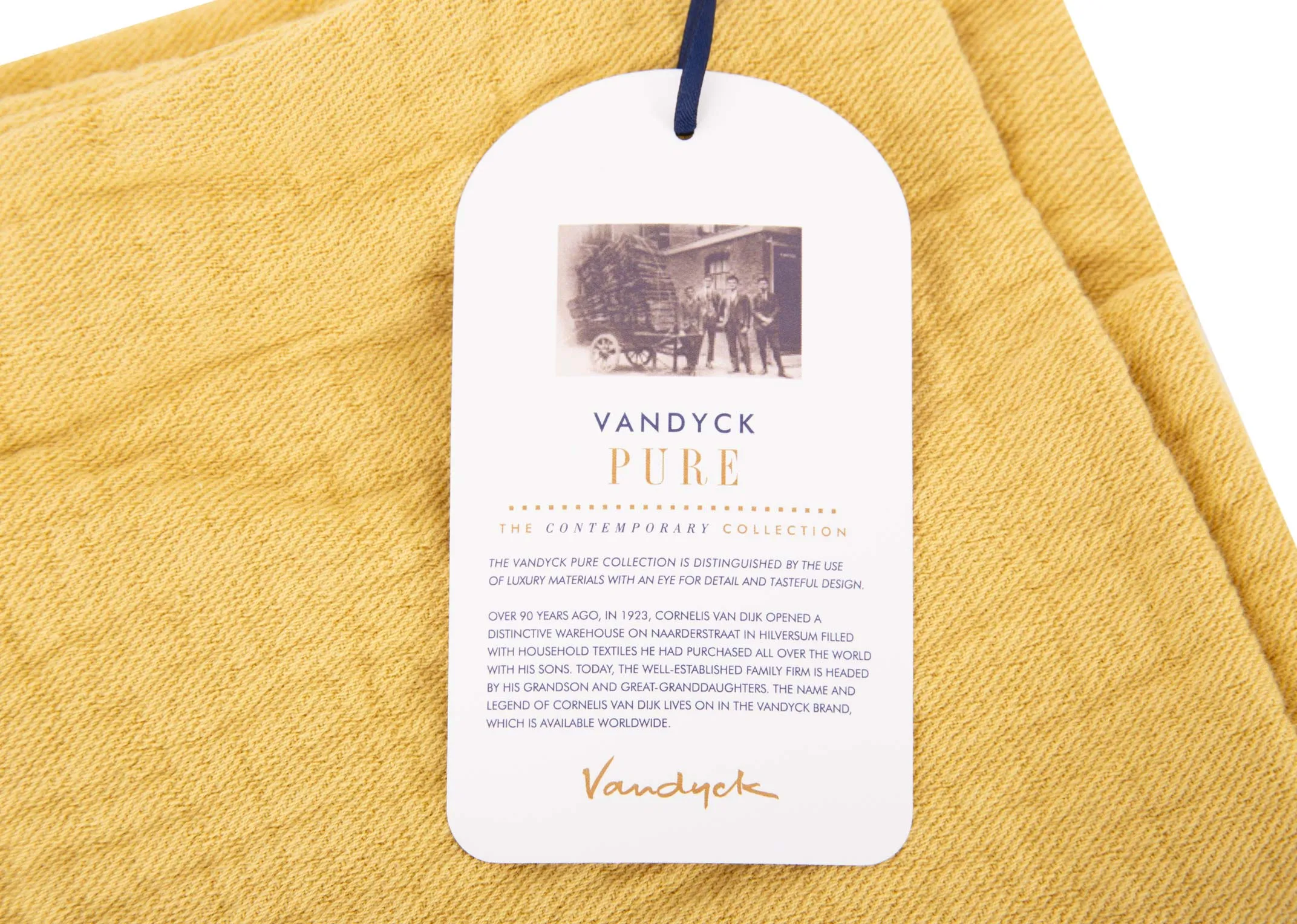 A dimension image for the Sunlight pillowcase with 40cm x 55cm