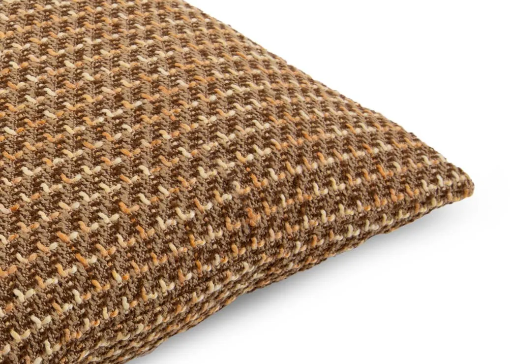 A lifebstyle image of the Denver fabric sofa with knitted cushion and Haley bolster