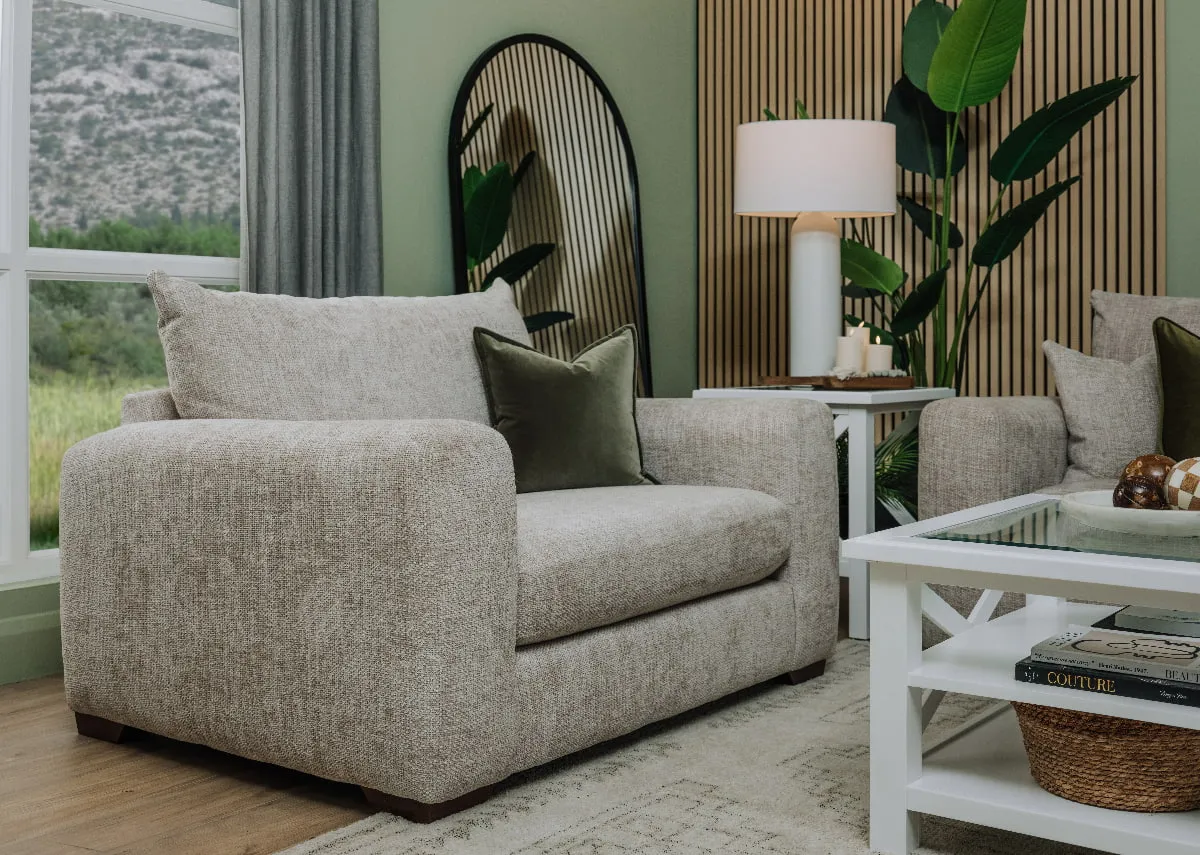 A lifestyle image of the Aurora Snuggler with Hampton coffee table and Daisy table lamp.