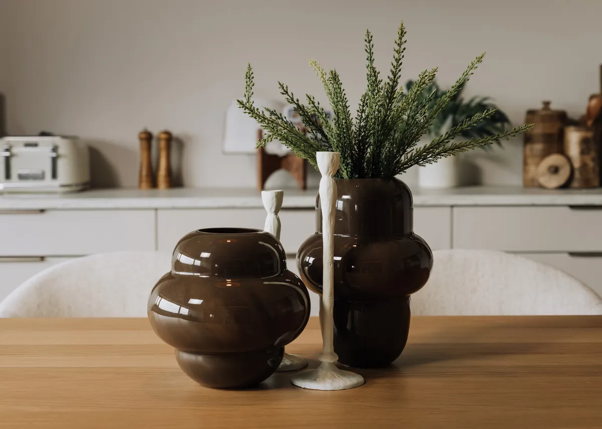 Large Dark Brown Vase - Ylien