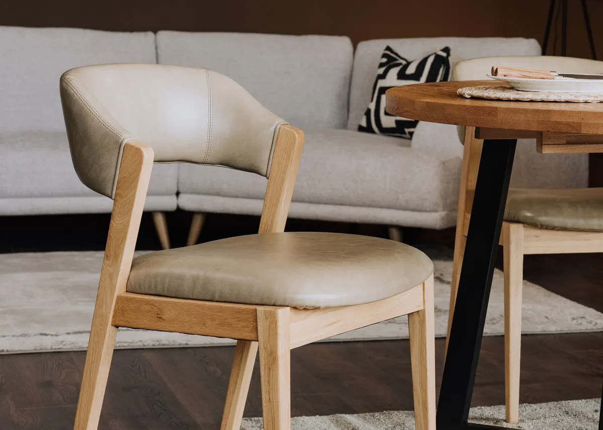 A dimension image of the Renvyle Chair with 51cm x 60cm x 80cm