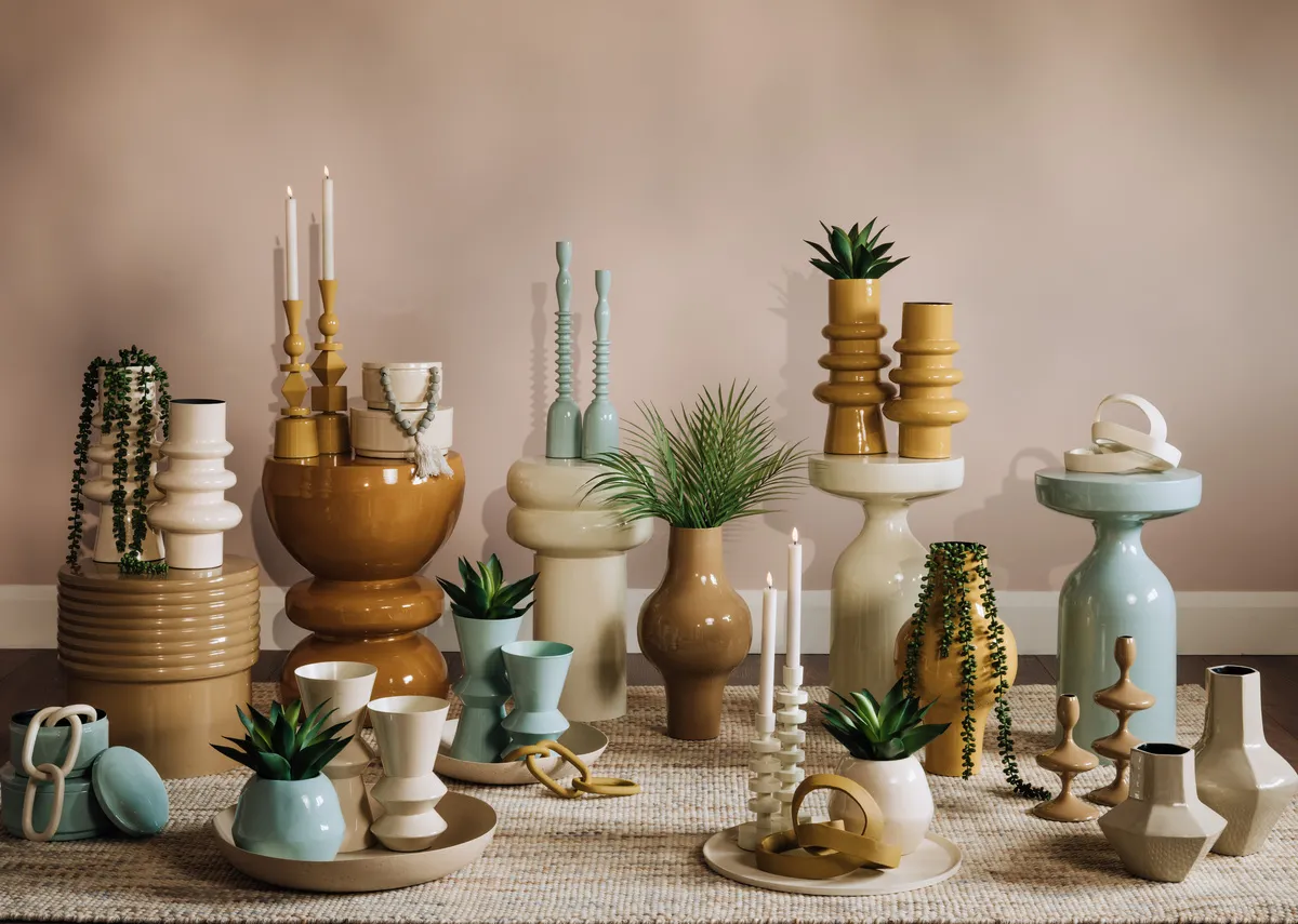 A lifestyle image of the Gloss collection with links ornaments