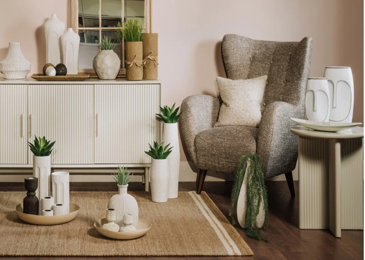 Small White Vase - Snowdrop