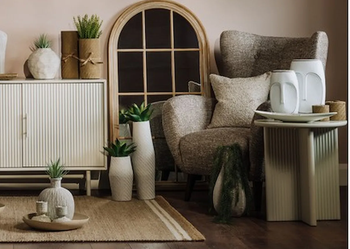 Cream Deco Plate - Hibiscus