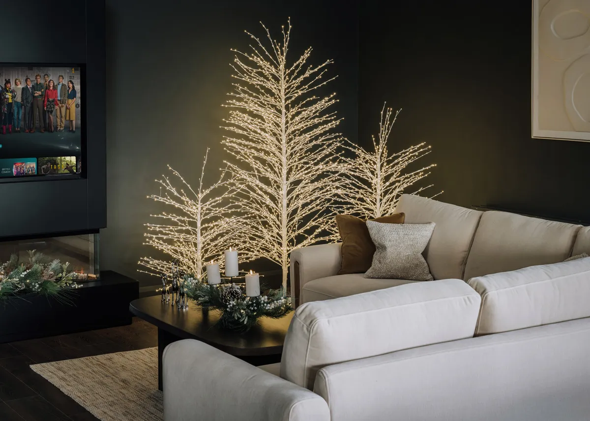 Spirit White 6ft (180cm) with 2000 LED Lights - Christmas Tree