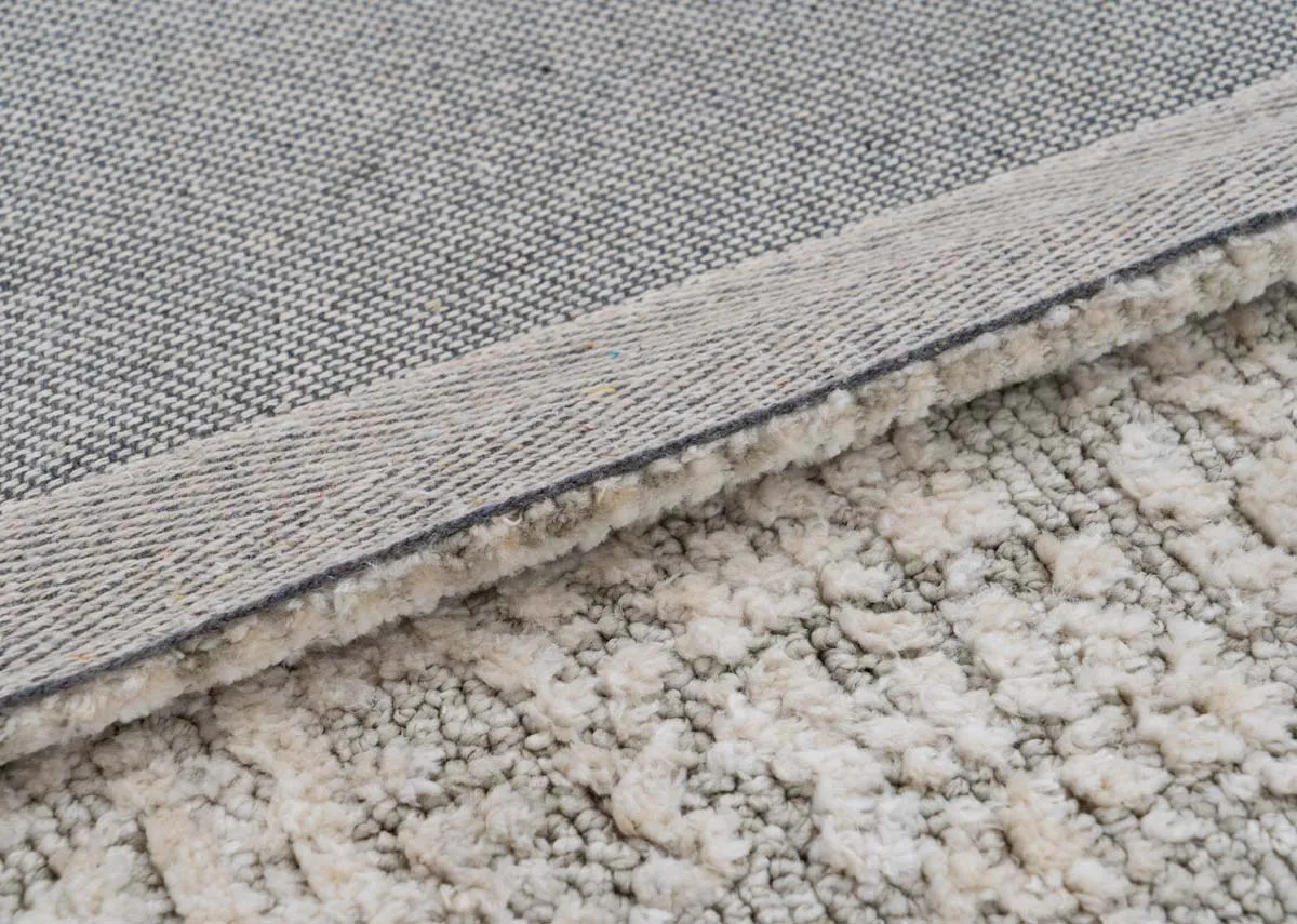 A dimension image of the Moray Medium rug with 160cm x 230cm