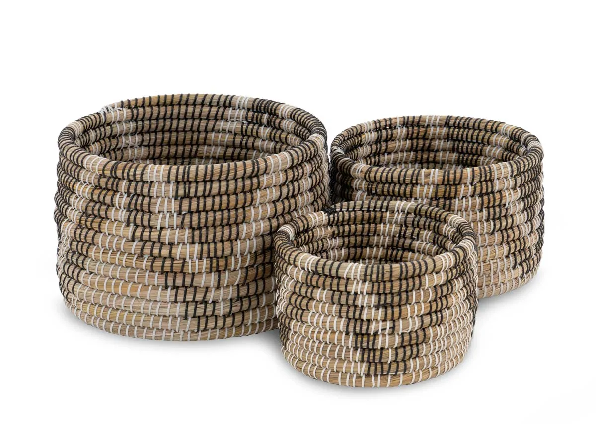 A dimension image of the Marin Straw Baskets with 17cm - 25cm x 17cm - 30cm