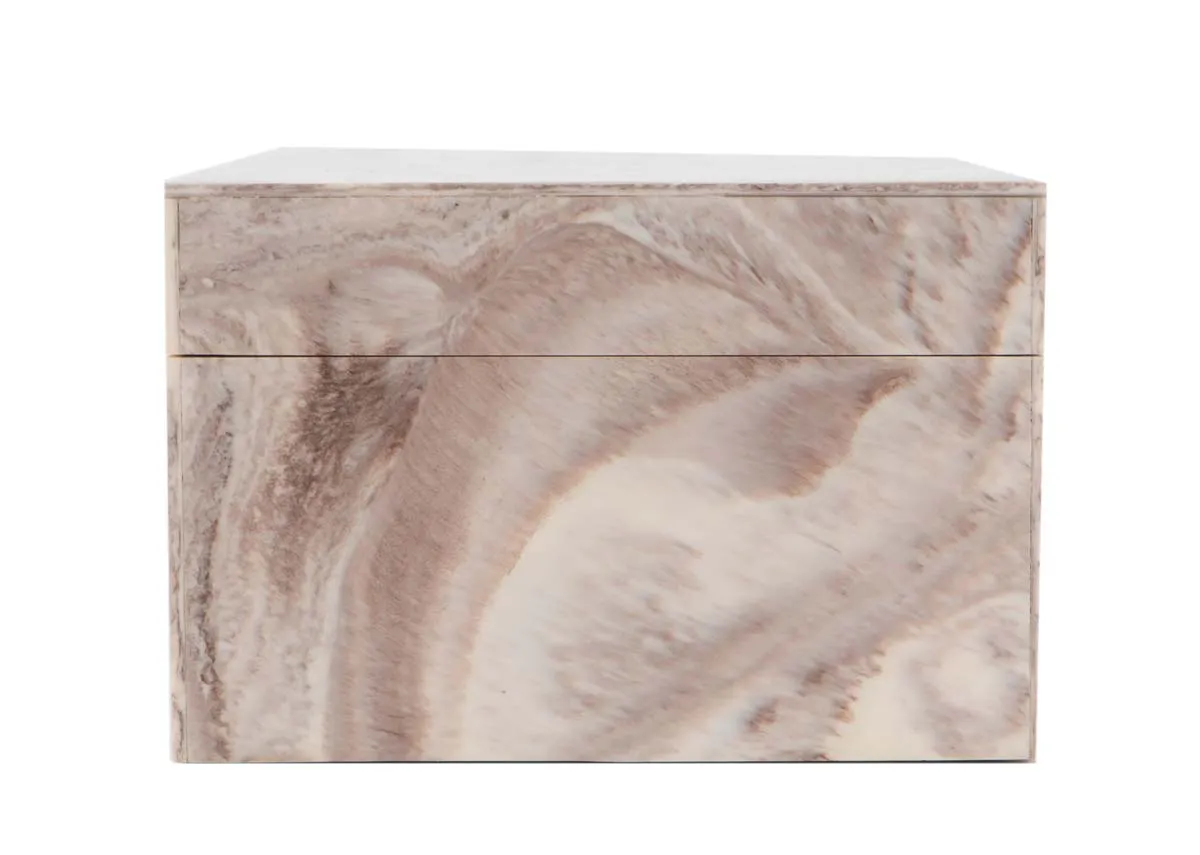 A dimension image of the Scarlet Deco box with 23cm x 15cm