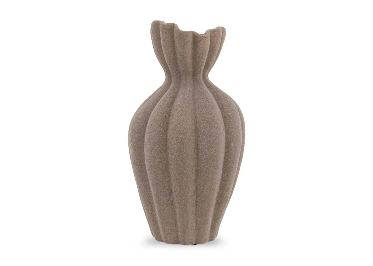 A dimension image of the Sillian Vase with 20.5cm x 24.5cm