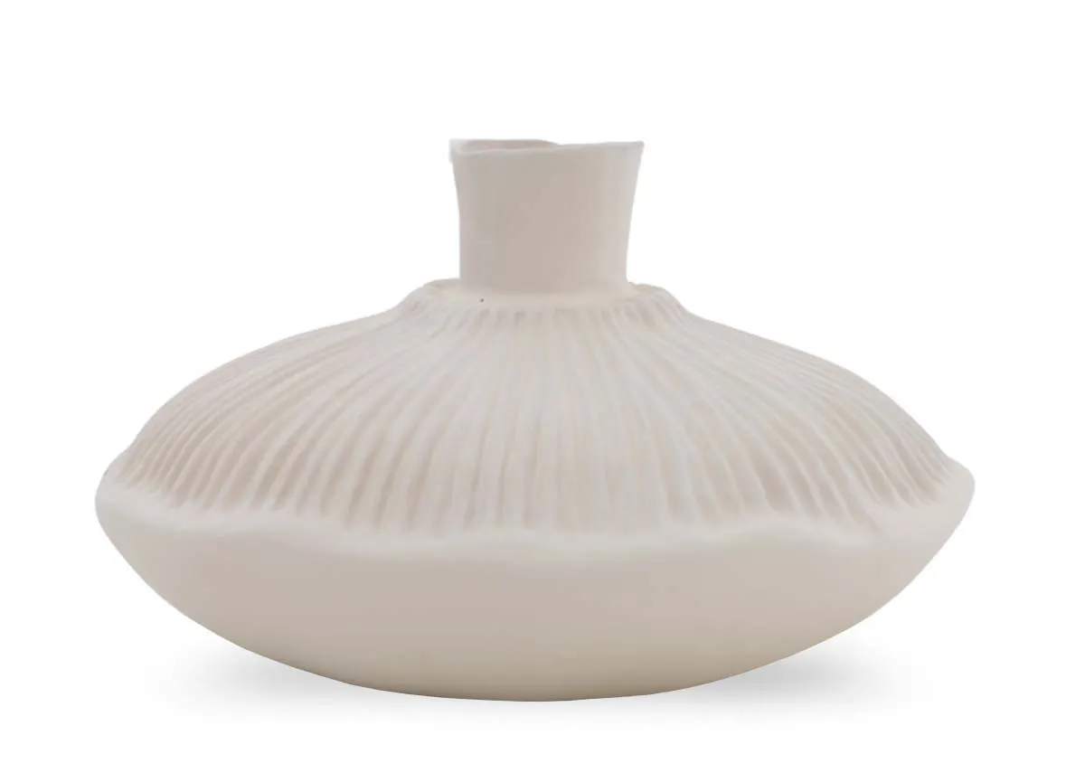 A dimension image of the Neira Small vase with 19cm x 11cm