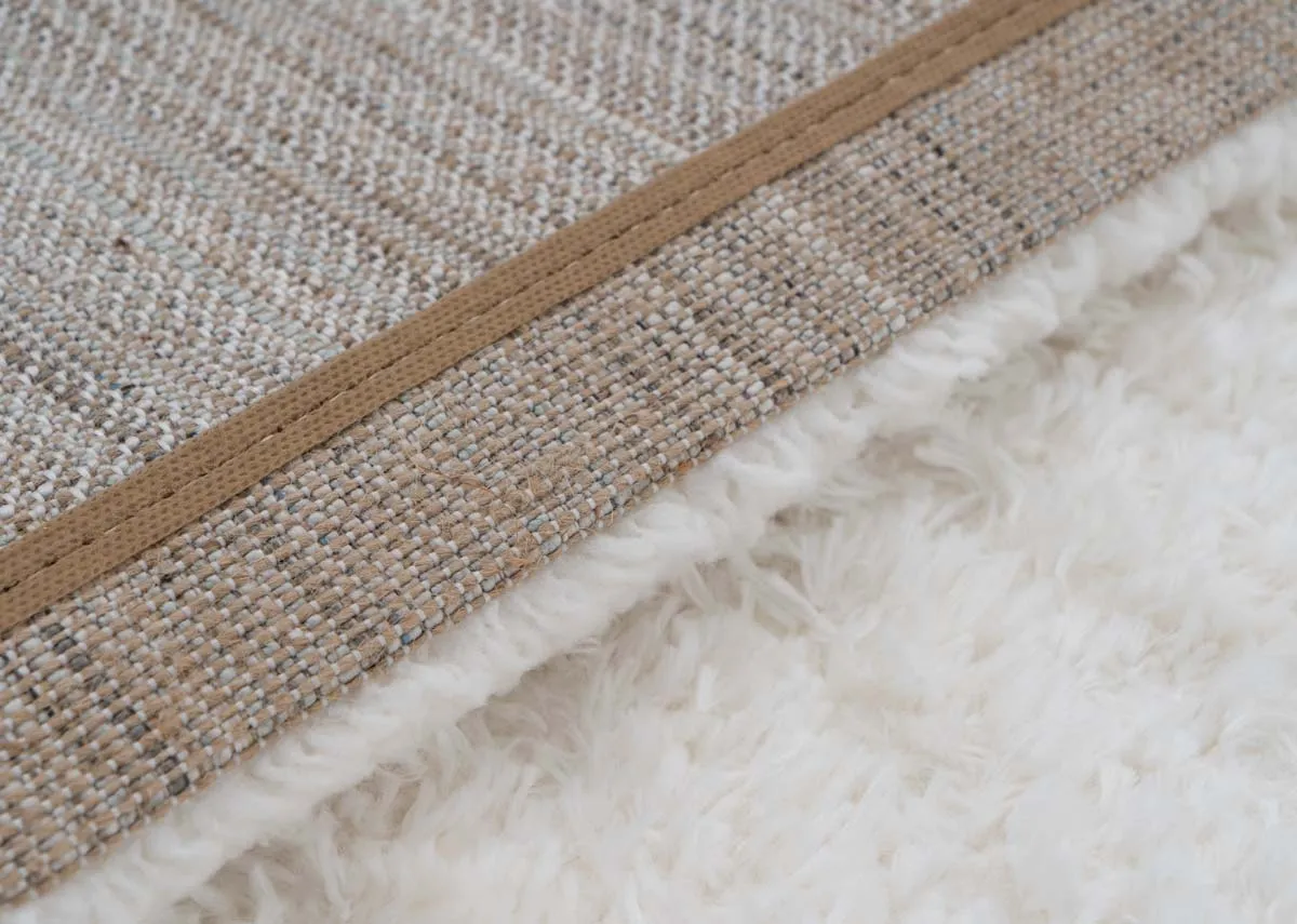 A dimension image of the Kassy Rug with 120cm x 170cm