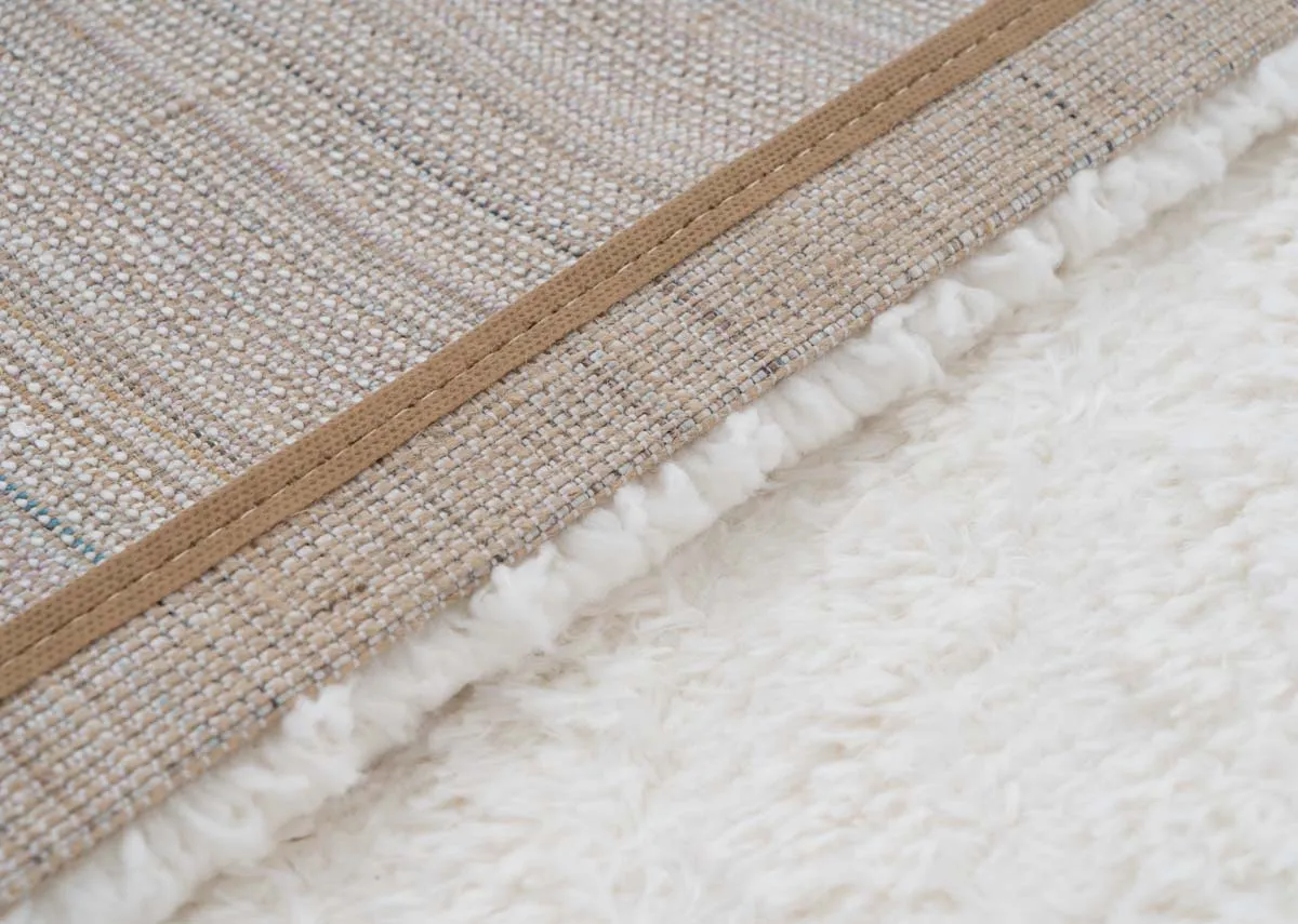 A dimension image of the Briony Large rug with 290cm x 200cm