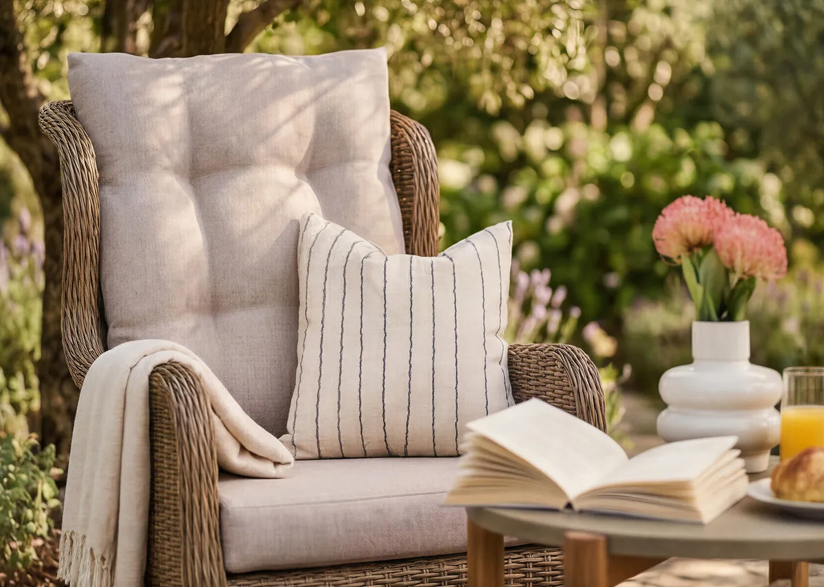 A wicker garden lounger from EZ Livings Laurel range.Back view of wicker finish.