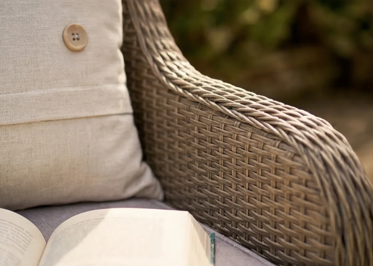 A dimension image of the Marbella sofa set with Sofa 185cm x 86cm x 75cm Chair 68cm x 86cm x 75cm