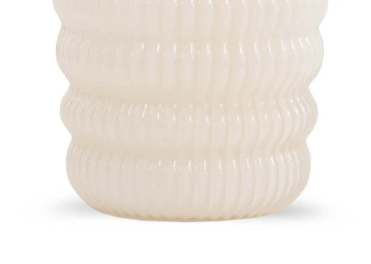 A dimension image of the Lunette Vase with 13.5cm x 20.5cm