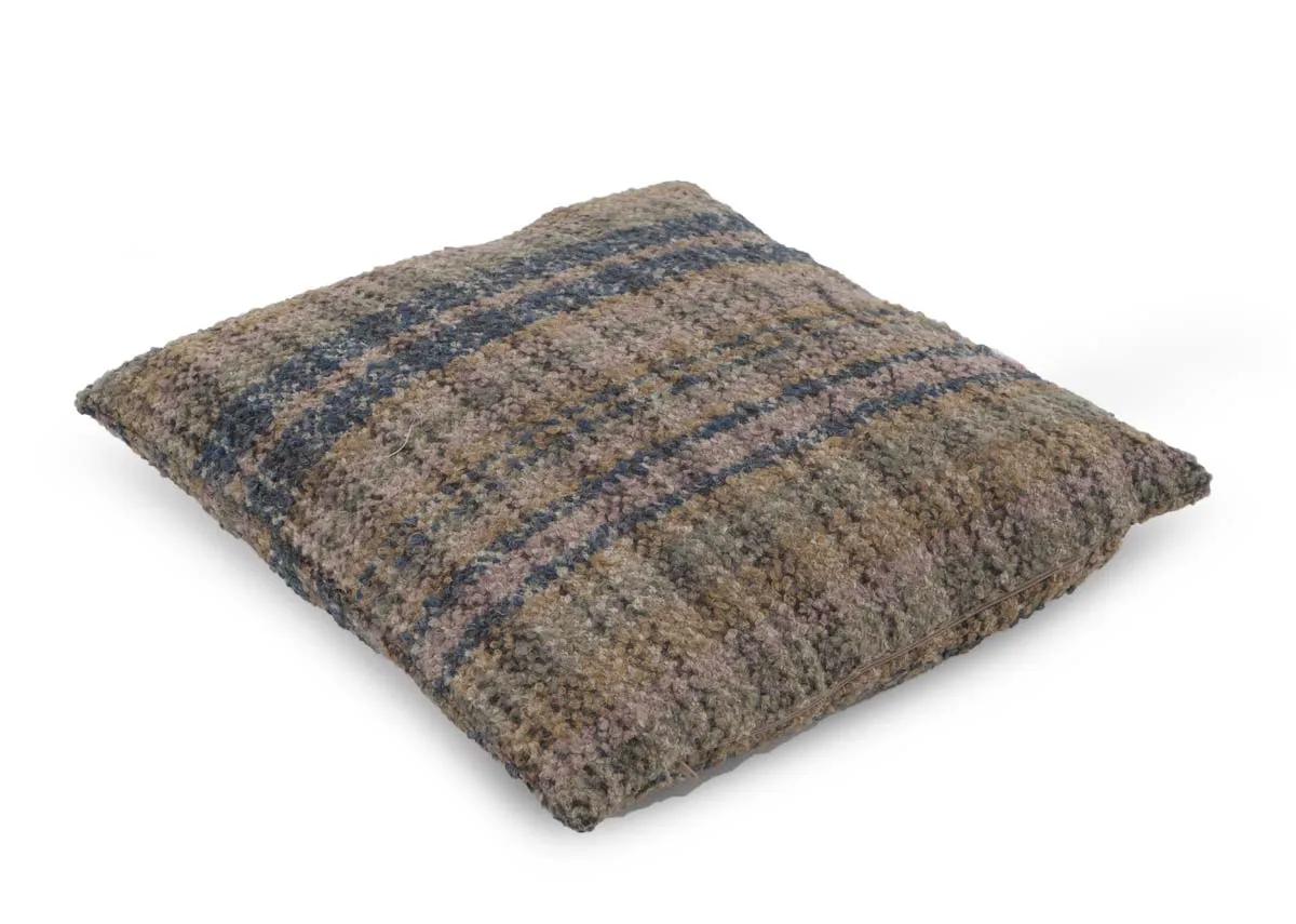 A dimension image of the Uilleann Sage Cushion is 43cm x 43cm