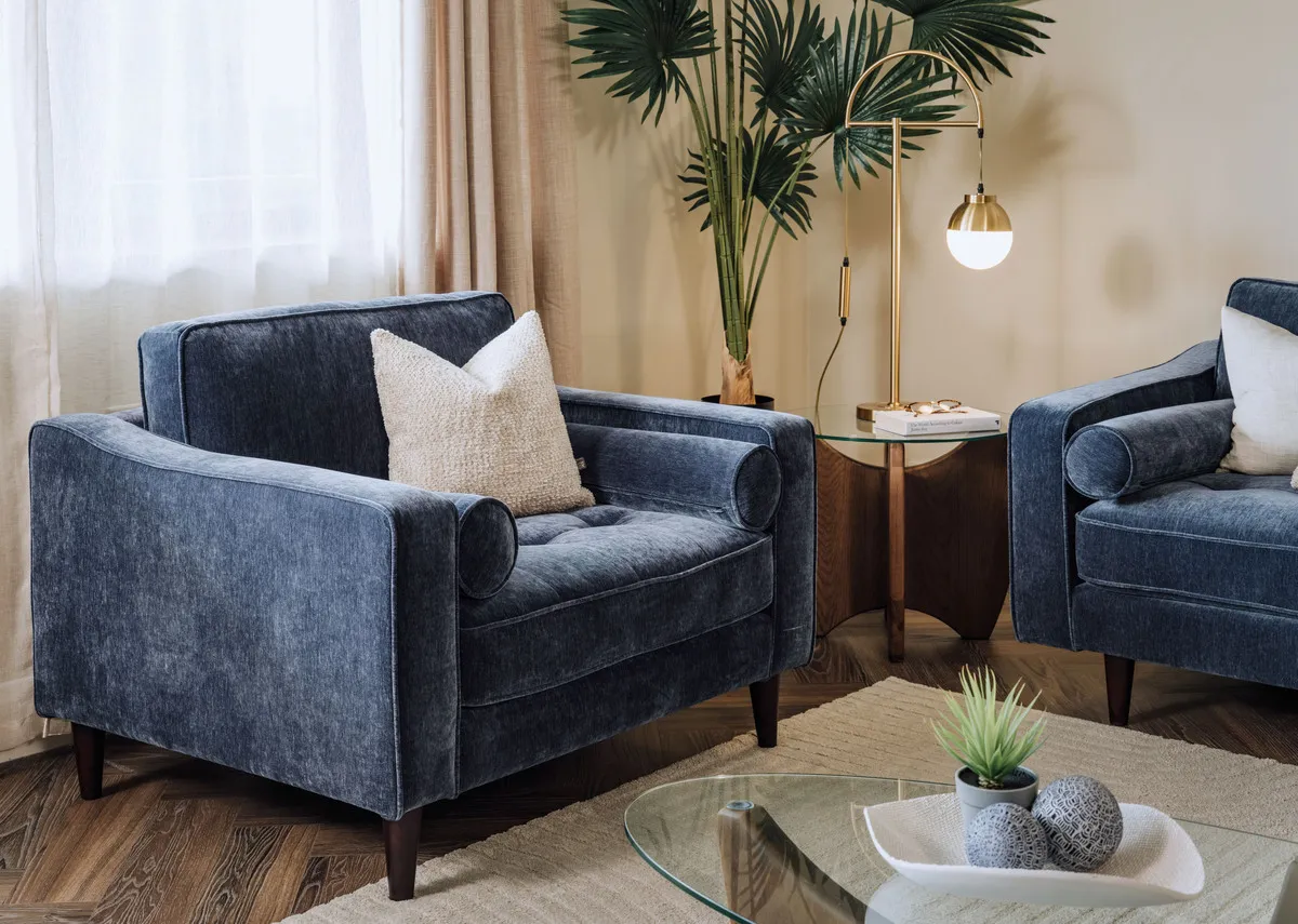 A lifetsyle image of the Genoa armchair with casper table lamp.