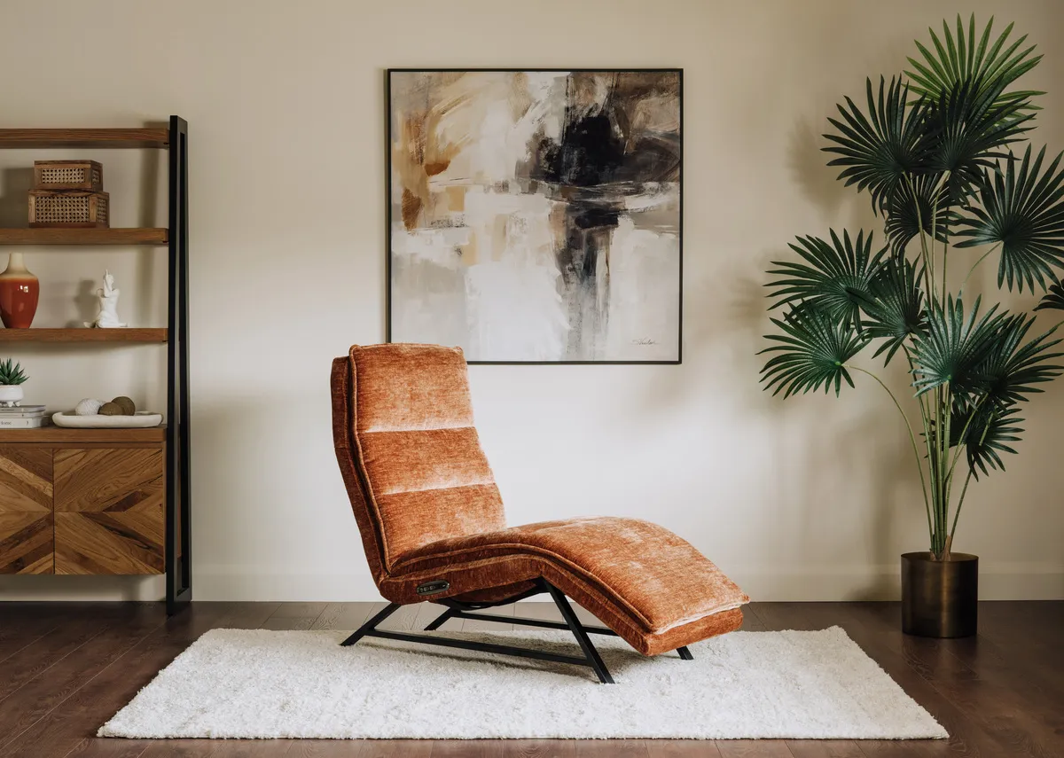 A lifestyle image of the Carson recliner under the Evocative print.