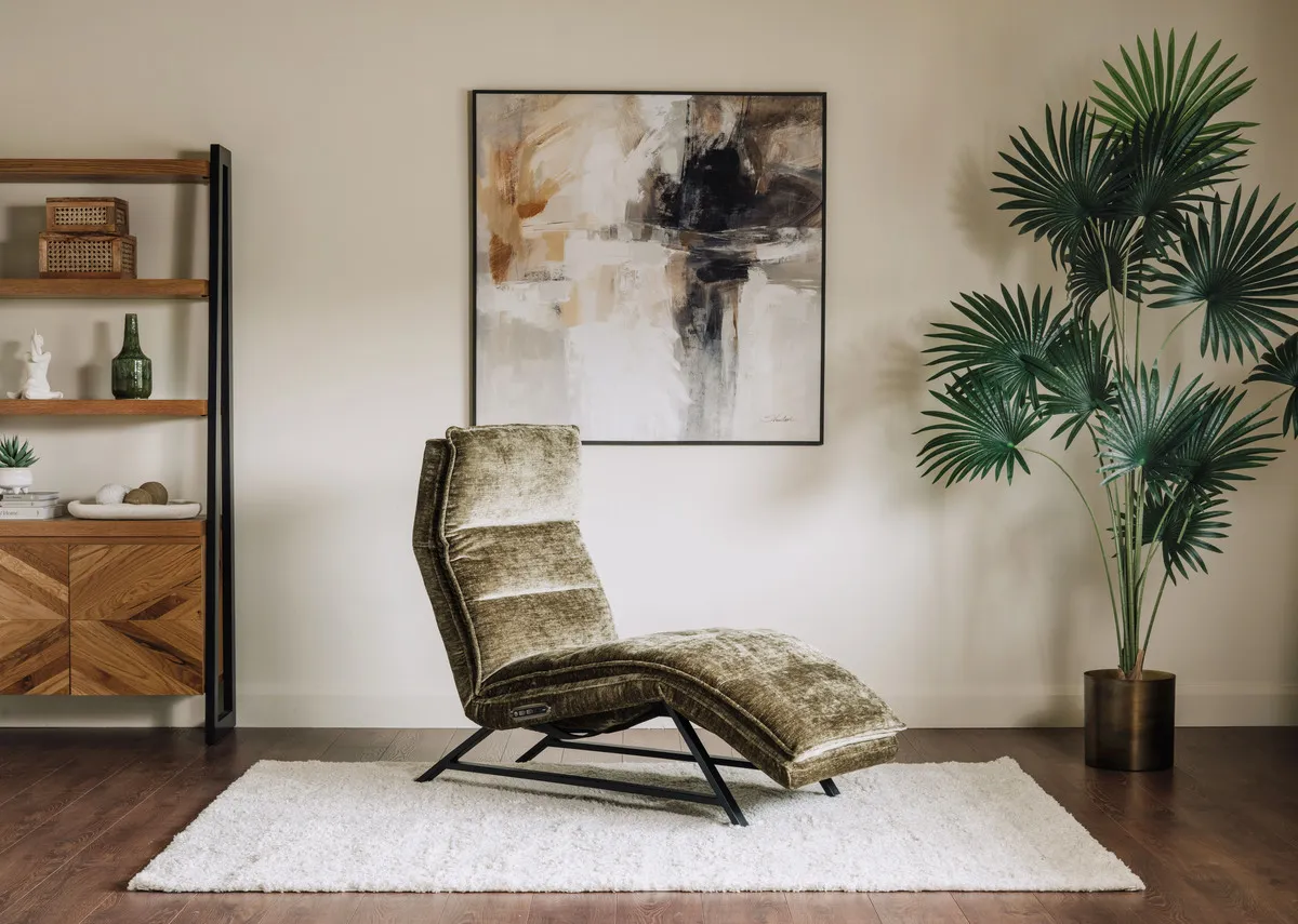 A lifestyle image of the Carson recliner under the Evocative print.