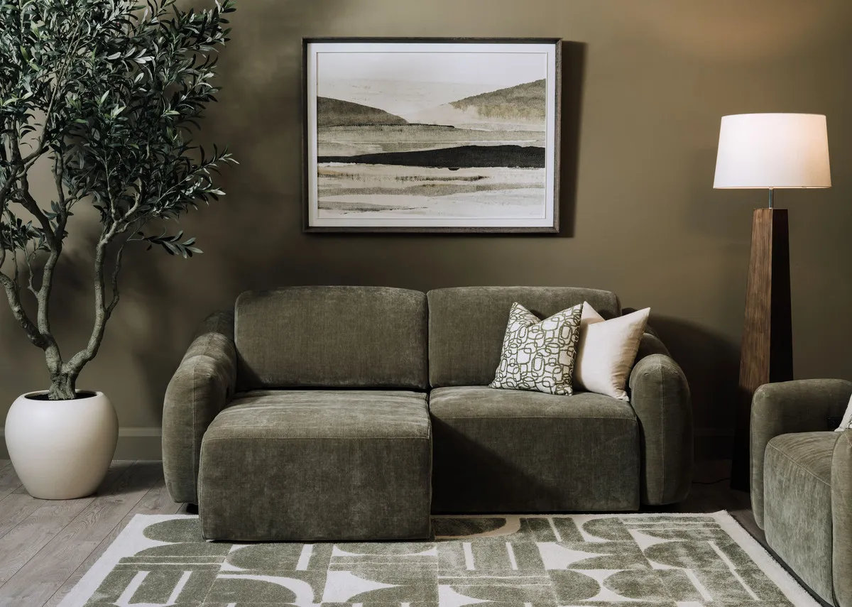 A lifestyle image of the Eleanor chaise with Morning Mirage picture and Elio rug.