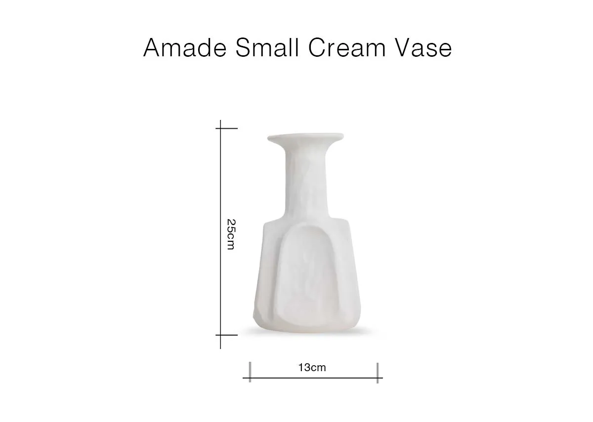 A dimension image of the Amade Small Vase with 13cm x 25cm