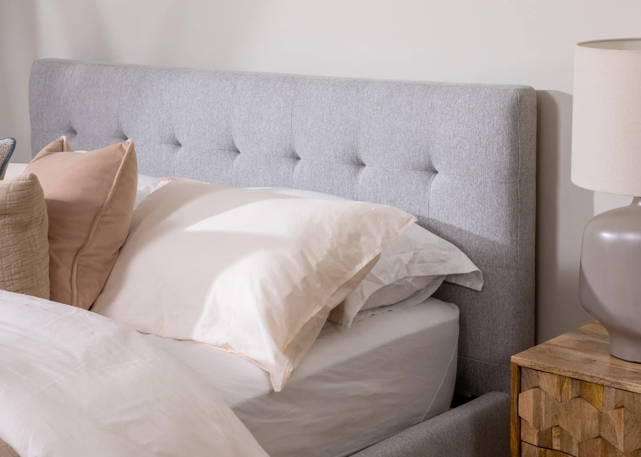 A dimension image of the Cairo 6ft Bedframe with 197cm x 220cm x 107cm