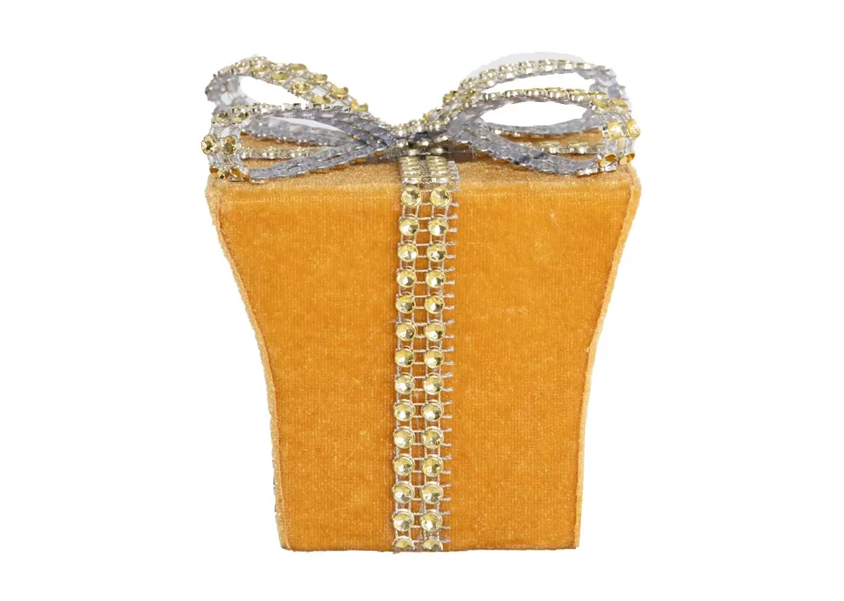 A dimension image of the Gold Velvet Box with 9cm x 11cm
