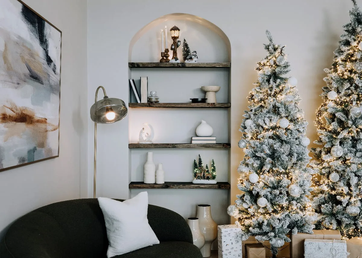 Noble 7ft (210cm) Slim - White Christmas Tree